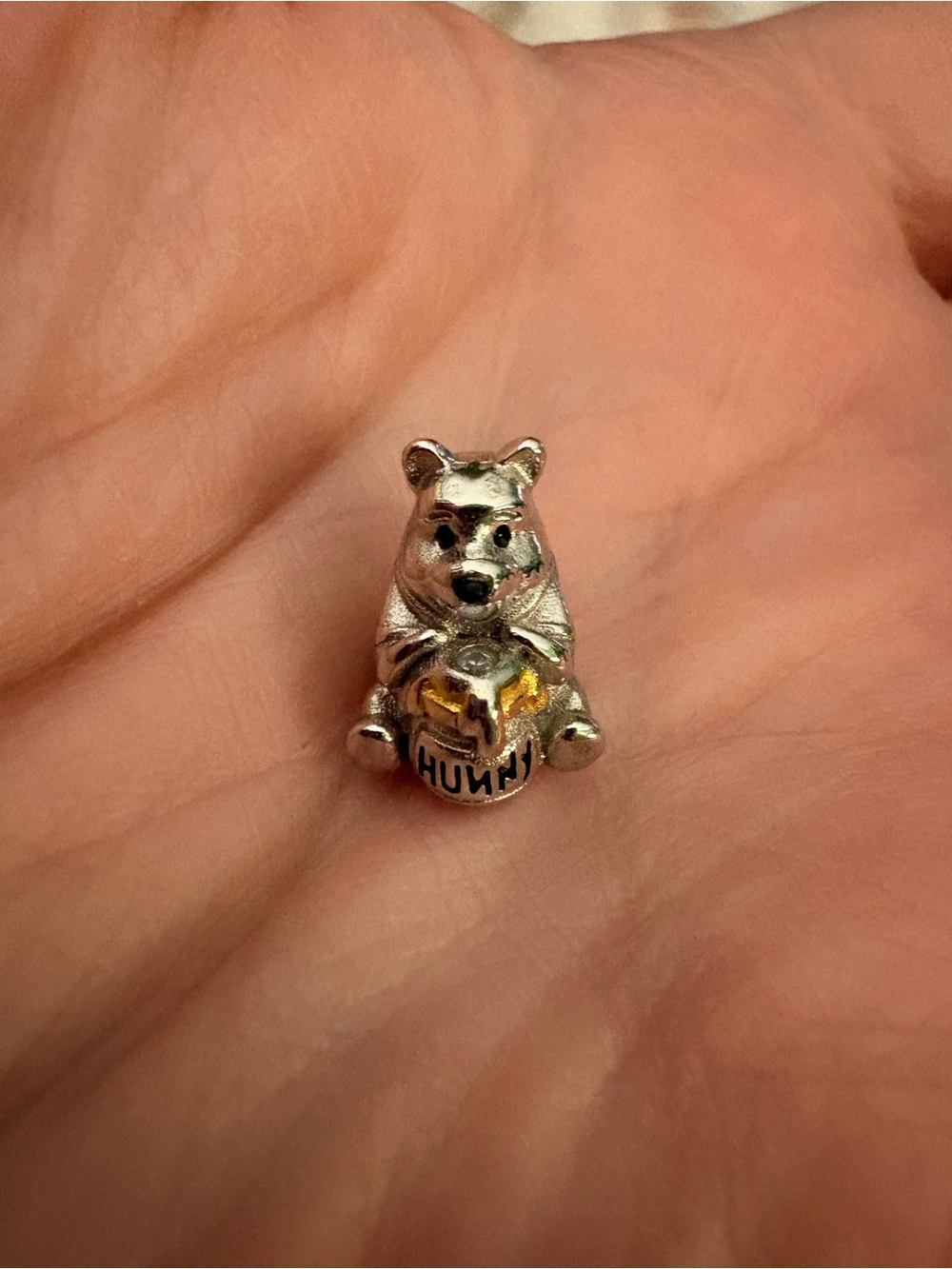 S925 Pooh with hunny pot charm